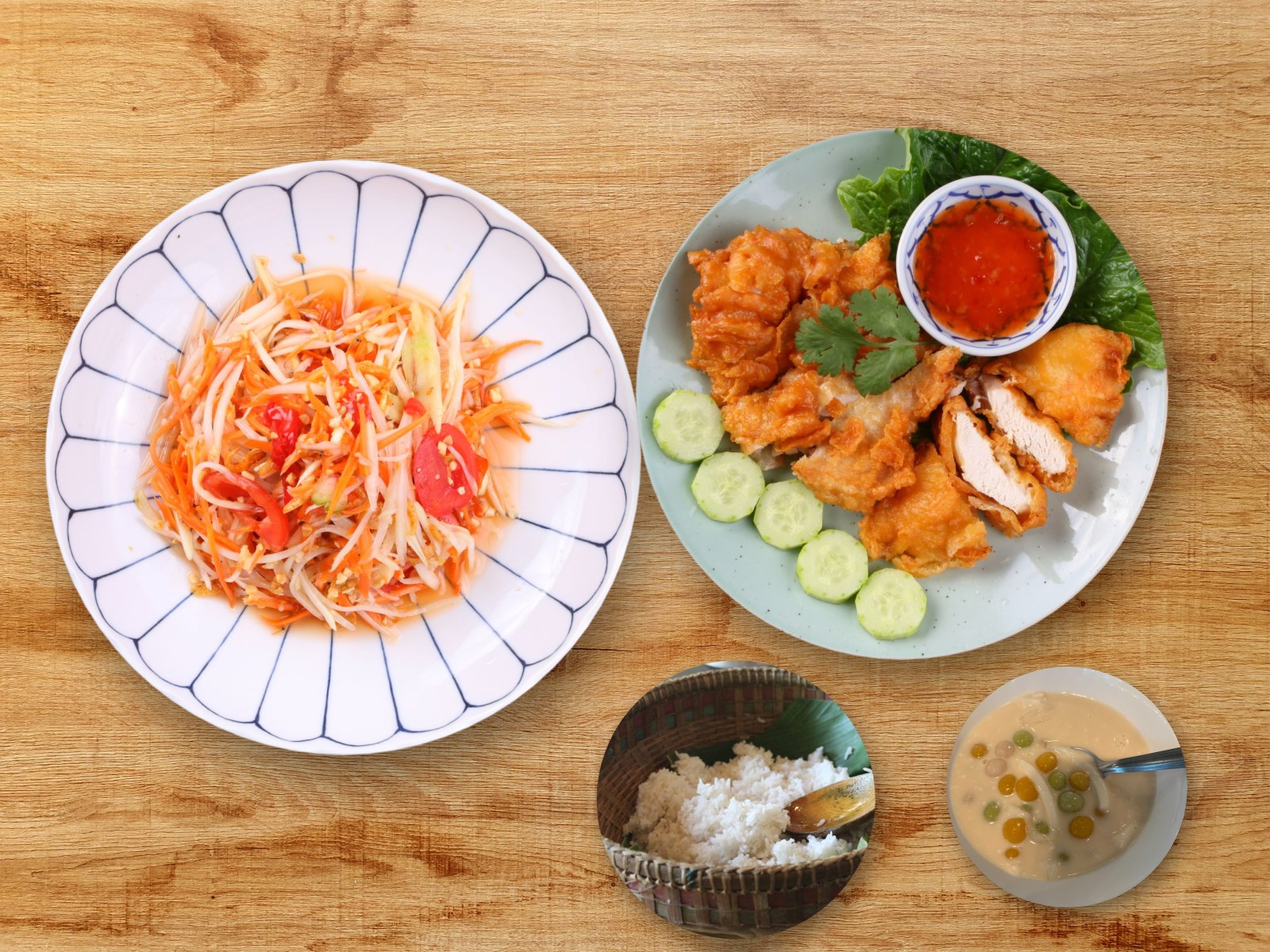 イサーンセットの料理